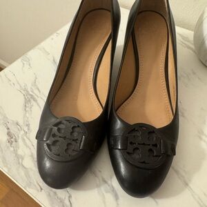 Tory Burch Black Leather Women's 2” Wedge heel.
In great condition!